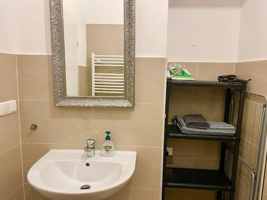 70M2 Premium Apartment With Terrace & Free Parking Vienna
