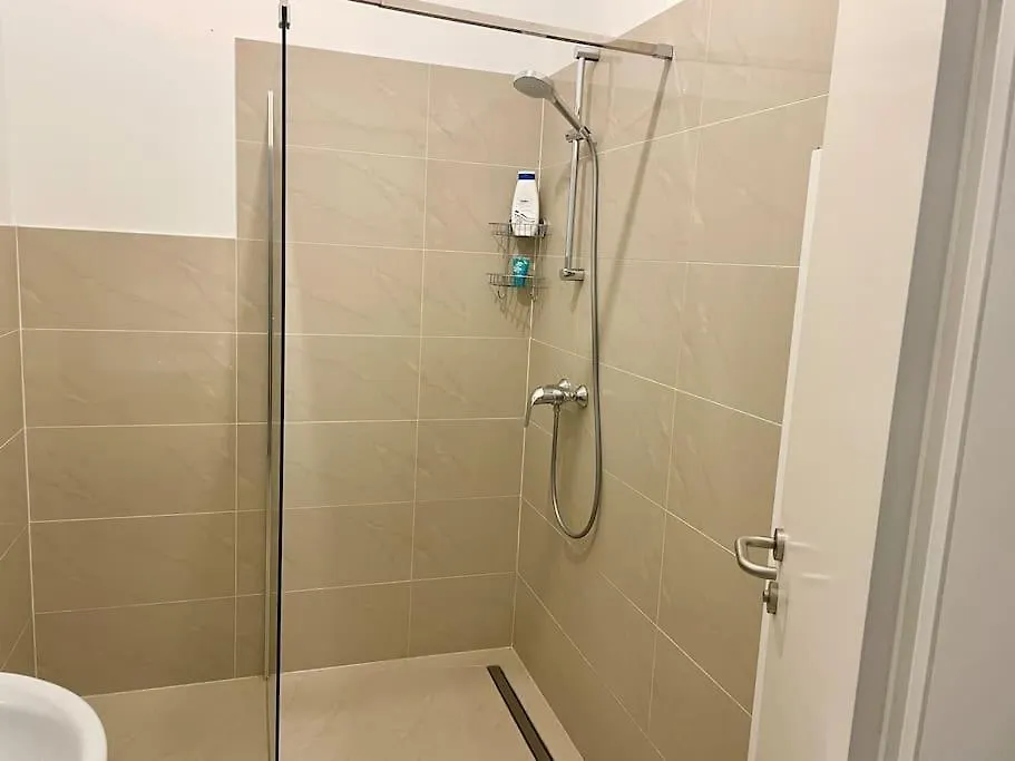 70M2 Premium Apartment With Terrace & Free Parking Vienna