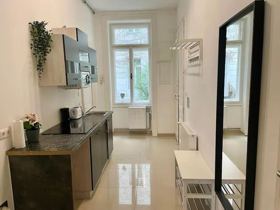 70M2 Premium Apartment With Terrace & Free Parking Vienna