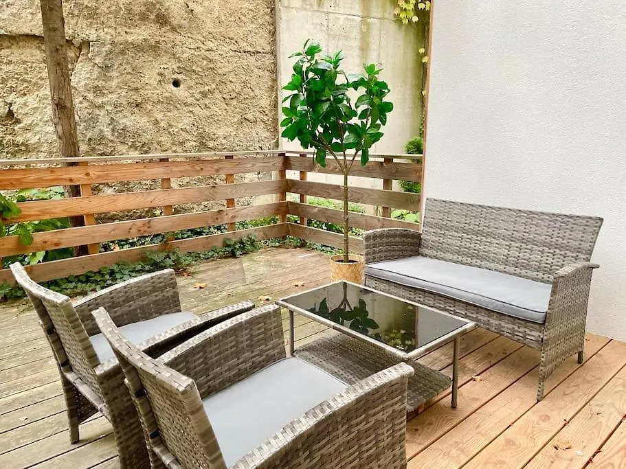 70M2 Premium Apartment With Terrace & Free Parking contacts