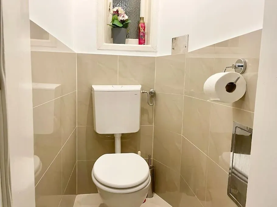 70M2 Premium Apartment With Terrace & Free Parking Vienna