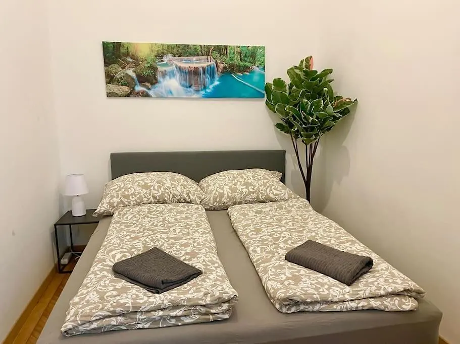 70M2 Premium Apartment With Terrace & Free Parking Vienna