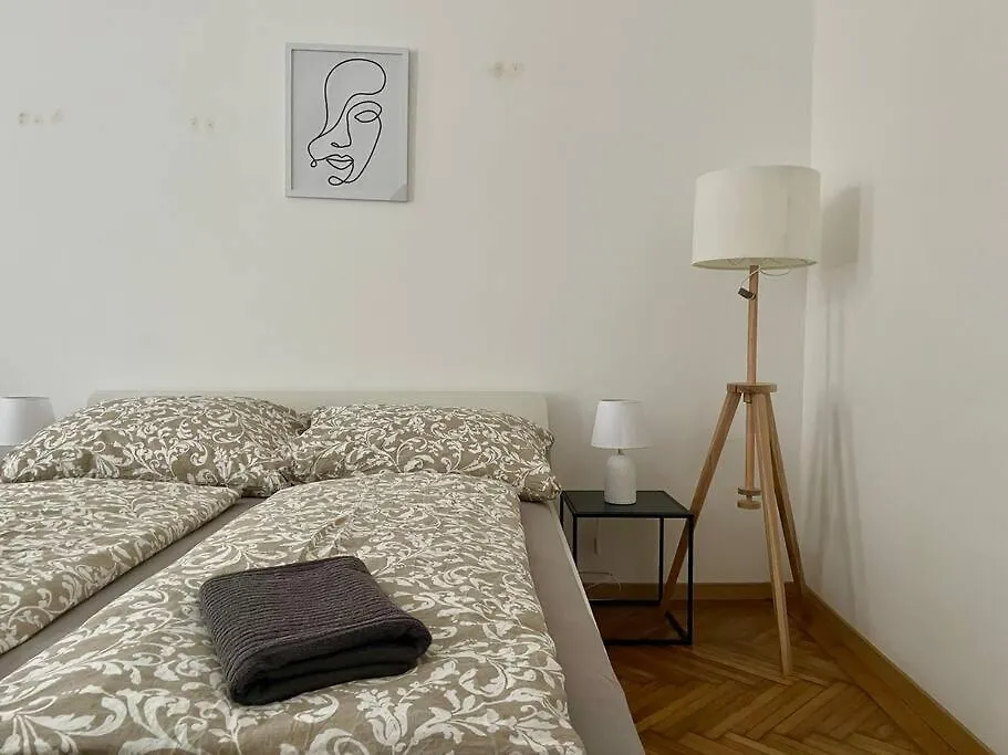 70M2 Premium Apartment With Terrace & Free Parking Vienna